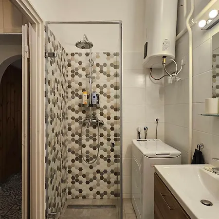 Julia's In Apartman Budapest